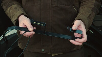 Gewehrhalter für die Rückseite der vorderen Sitzlehnen, Knobloch