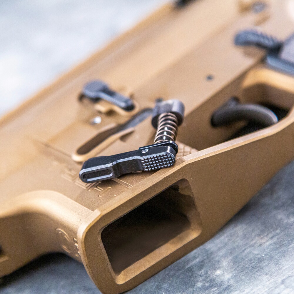 Magazinhalter Ambi Mag Release für AR15/M4, Hera Arms