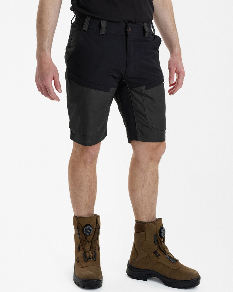 Shorts Strike, Deerhunter