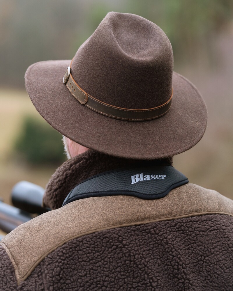 Hut Travaller, Blaser Outfits