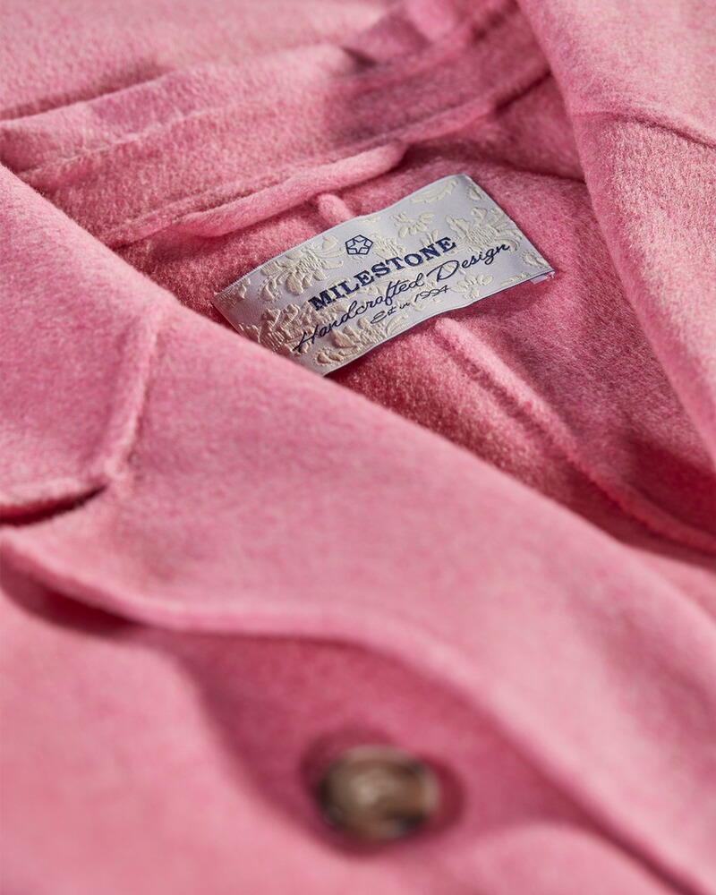 Reverskragen-Mantel MsNorma, Milestone