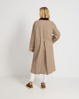 Wachsmantel, Brigitte von Schönfels