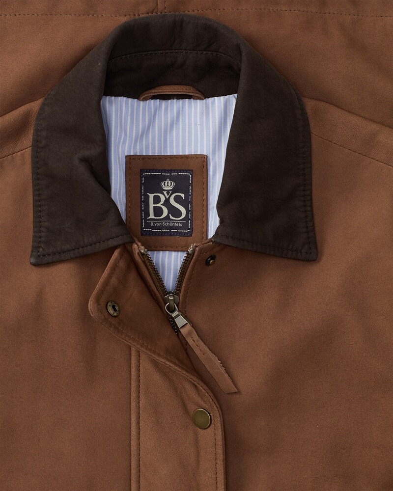 Lange Lederjacke, Brigitte von Schönfels