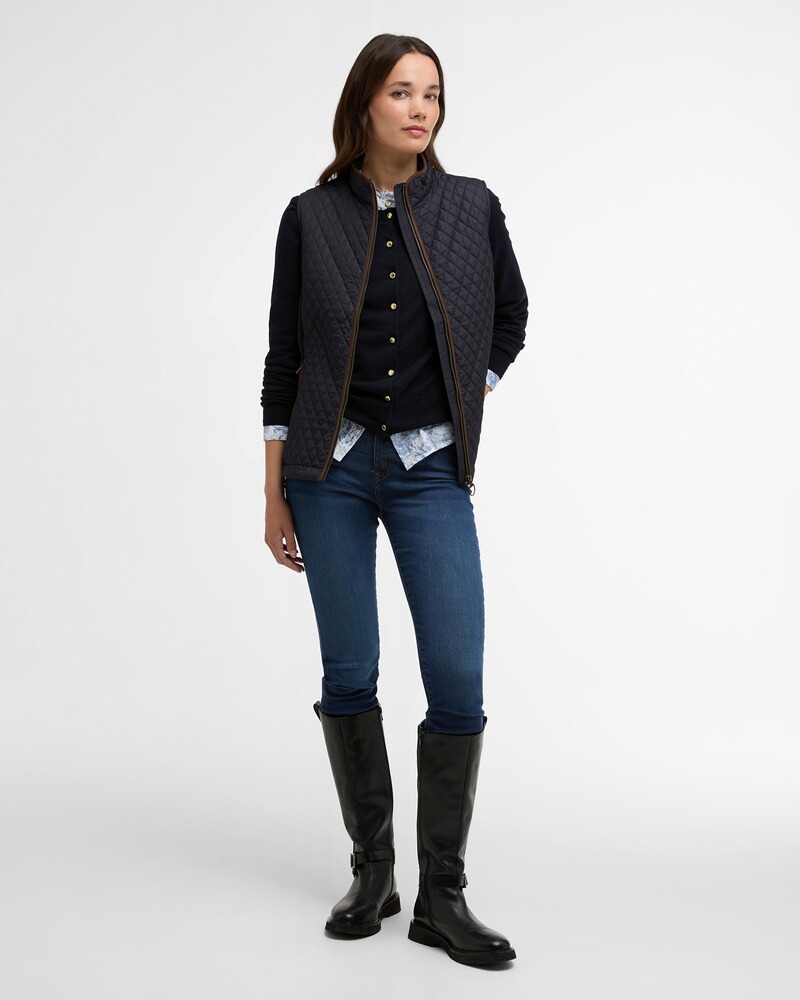 Steppweste Basswood, Barnes