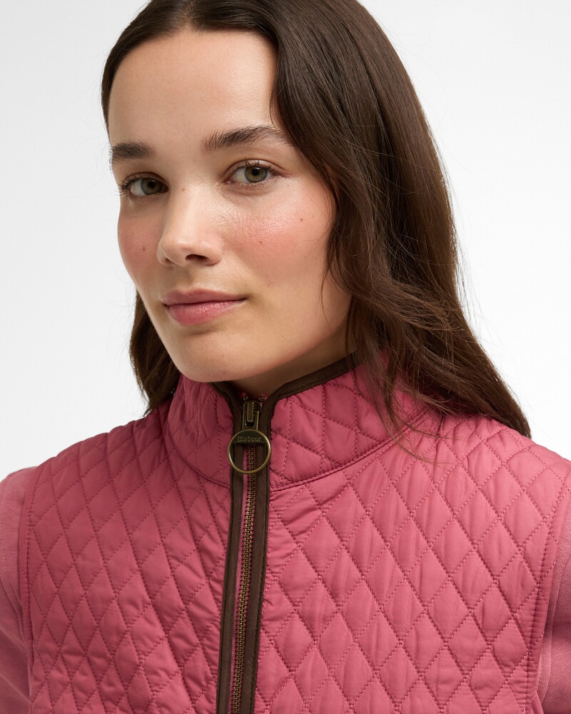 Steppweste Basswood, Barnes