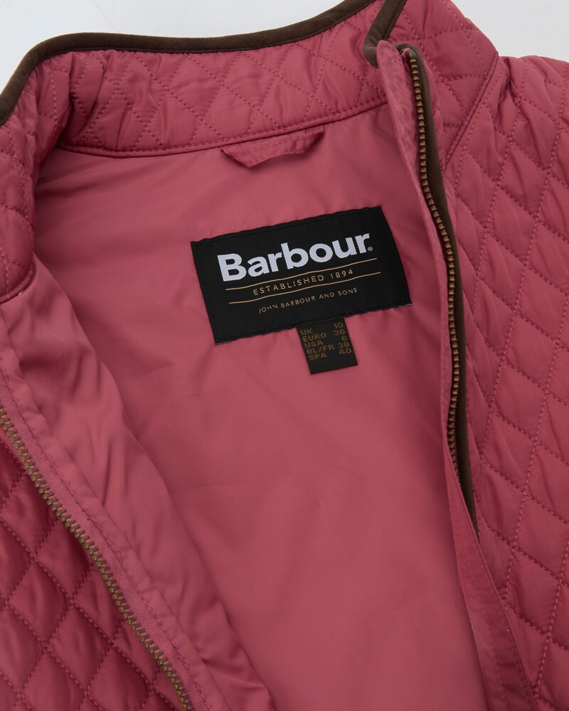 Steppweste Basswood, Barnes