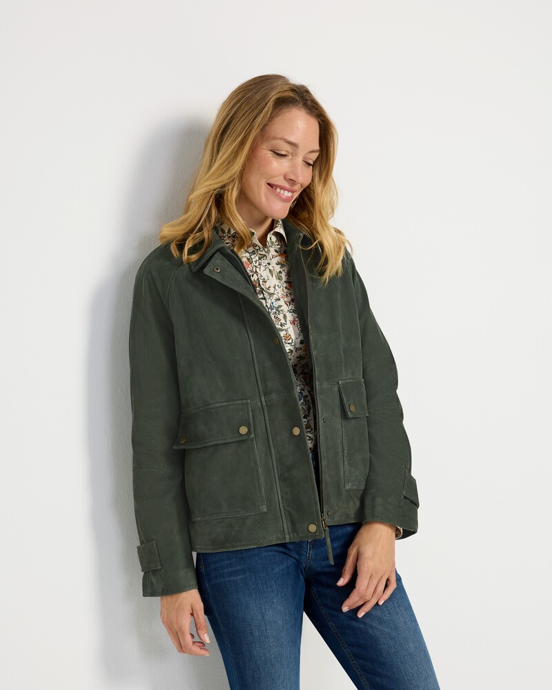 Kurze Velourslederjacke, Brigitte von Schönfels