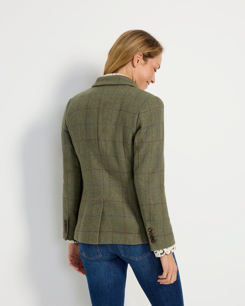 Essential Longblazer, Brigitte von Schönfels