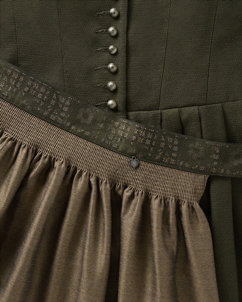 Langes Dirndl mit Hirschmotiv-Schürze, Country Line