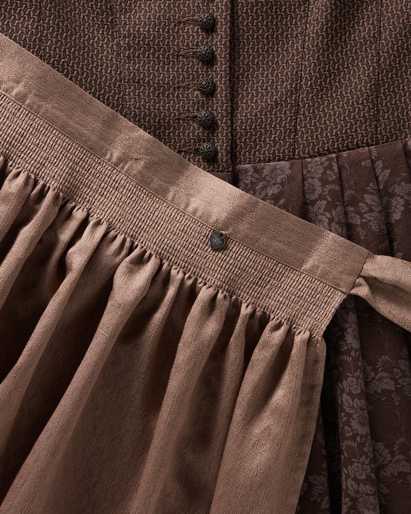 Langes Dirndl, Country Line