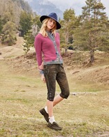 Linksstrickjacke mit Blümchen, Luis Steindl