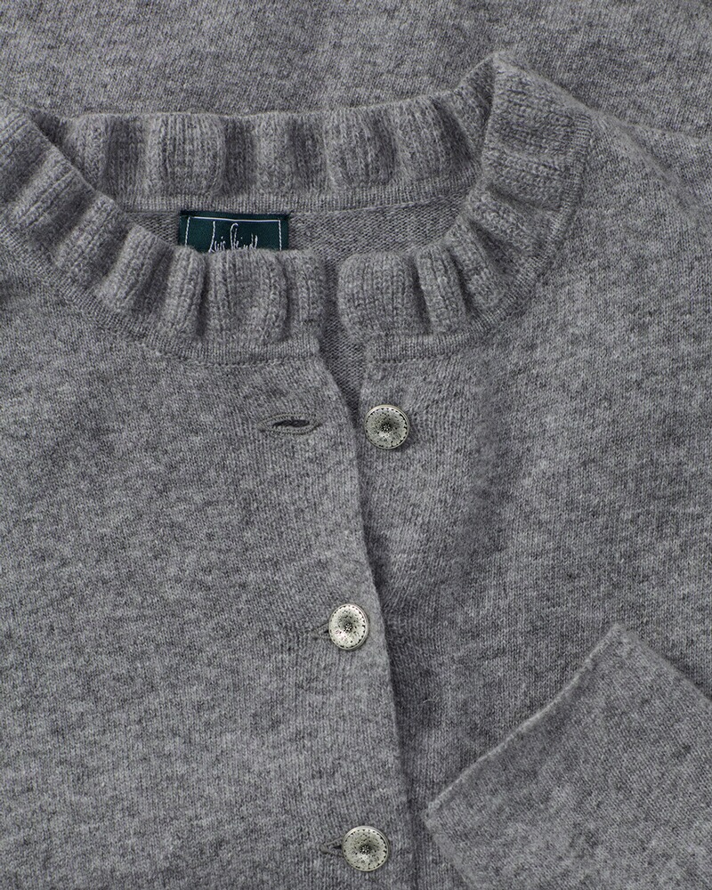 Strickjacke mit Rüschenkragen, Luis Steindl