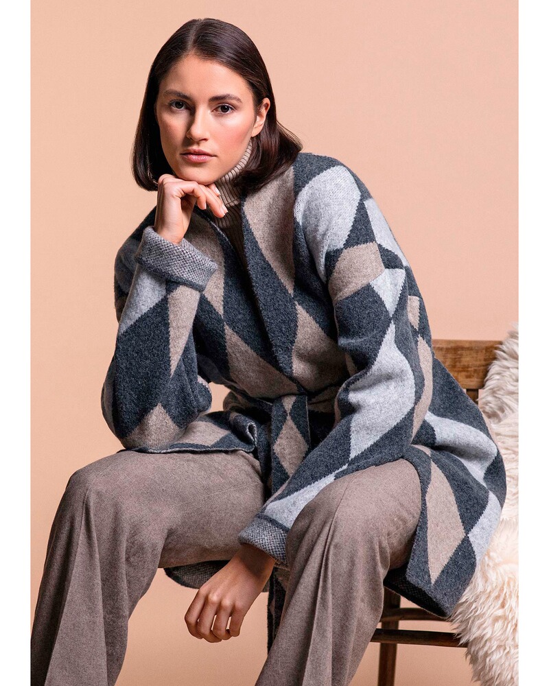 Strickmantel, White Label