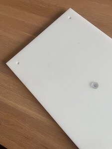 Bewertungsbild zu der Überschrift Gummifüße fehlen, Brett weist Schnittspuren auf