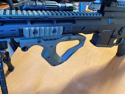 Bewertungsbild zu der Überschrift Funktional , stabil , bester Frontgriff bisher , besonders gefällt die beidseitige Riemenbügel Aufnahme